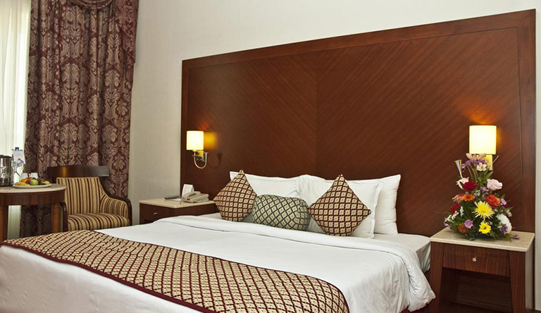 regent-palace-standard-room